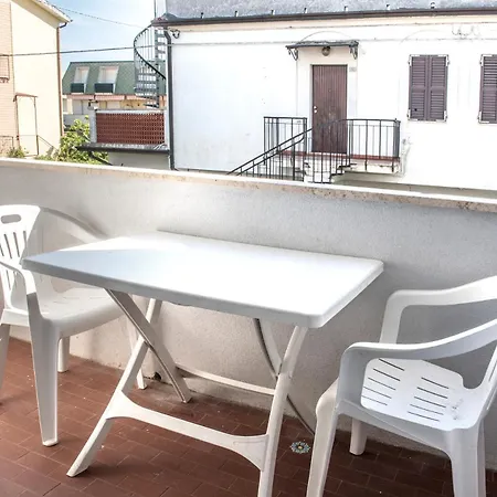 M059 - Marcelli, Trilocale In Centro A Pochi Passi Dal Mare